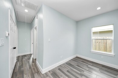 7502 Sandle St unit A, Houston, TX 77088 - photo 2