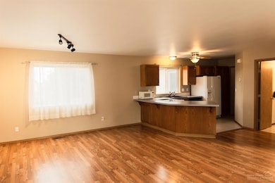 1004 NE Ross Rd, Bend, OR 97701 - photo 3