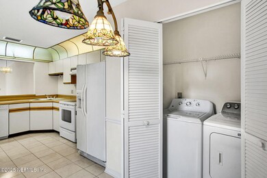 7623 Baymeadows Cir W unit 2024, Jacksonville, FL 32256 - photo 3