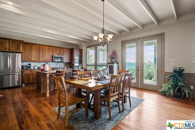 Beautiful kitchen/dining combination