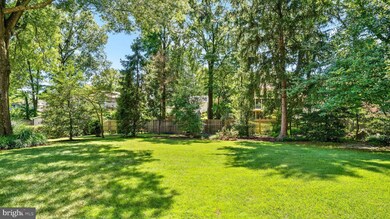 8904 Maxwell Dr, Potomac, MD 20854 - photo 2