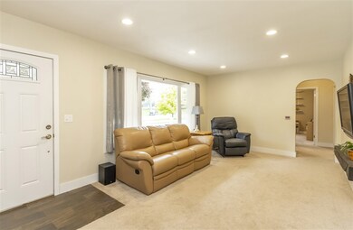 2317 Terrace Dr, Cedar Falls, IA 50613 - photo 4