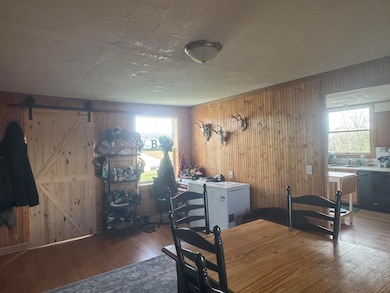 S-538 dining area