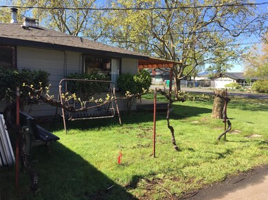 1385 Daisy Ln, Grants Pass, OR 97527 - photo 2