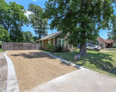 2462 Areba St, Houston, TX 77091 - photo 3