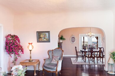 Living Room sitting area looking into di