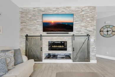 283 W Hawk Way-4