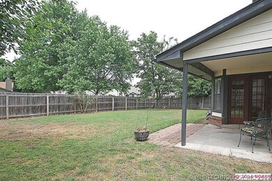 Porch with backyard