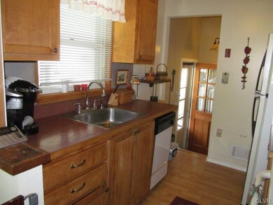 1437 Crestwood Rd, Bethlehem, PA 18018 - photo 4