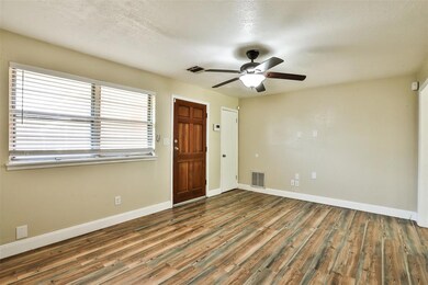 749 SW 2nd St, Moore, OK 73160 - photo 5