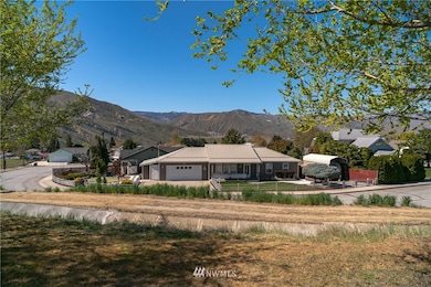 906 4th St SE, East Wenatchee, WA 98802 - photo 4