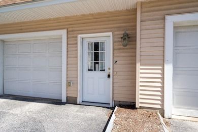 721 Mammoth Rd unit 7, Manchester, NH 03104 - photo 3