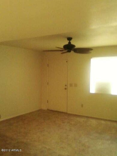 8814 LIVING ROOM 1
