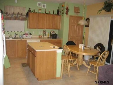 910 Mineral Dr, Papillion, NE 68046 - photo 3