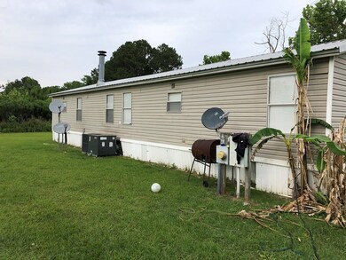 356 Thompson Rd, Fitzgerald, GA 31750 - photo 2