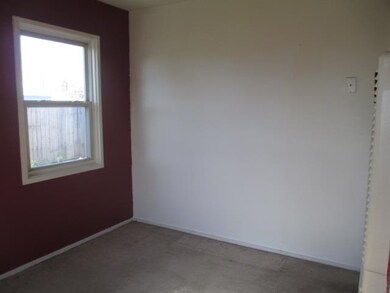 7311 N Pine St, Davenport, IA 52806 - photo 6