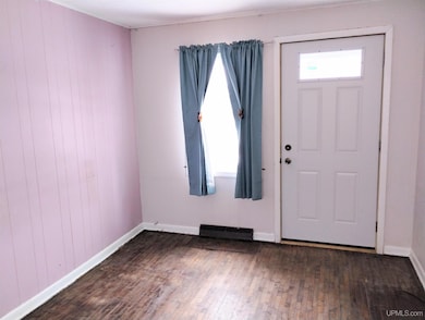 203.5 S Lincoln Rd, Escanaba, MI 49829 - photo 7