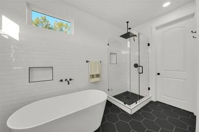 4817 Creekmont Dr, Houston, TX 77091 - photo 2