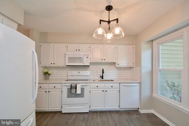 1425 Newport Spring Ct, Reston, VA 20194 - photo 5