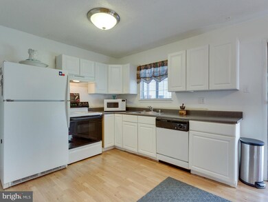 2576 Fox Ridge Ct unit 27, Woodbridge, VA 22192 - photo 2