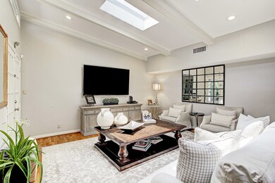 751 W 43rd St, Houston, TX 77018 - photo 2