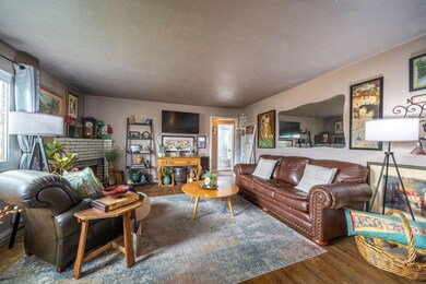 1344 Jefferies Ave- Front Room