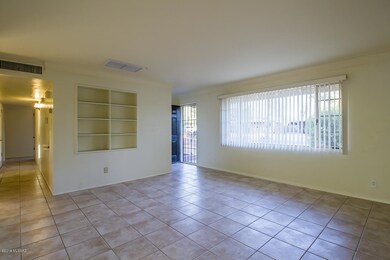 Living Room/Entry