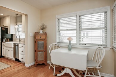 823 E Elm St, Wheaton, IL 60189 - photo 5