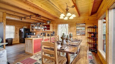 07 Mountaintop_Mill_Dining_Room_1