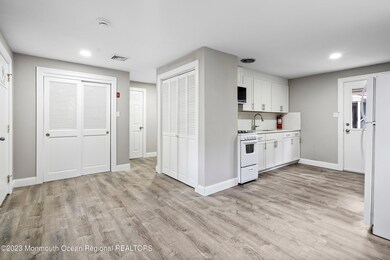 05-Living to Kitchen