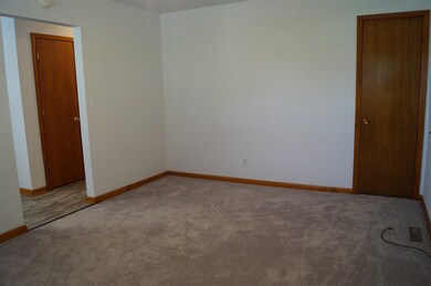 934 1st St N, Newton, IA 50208 - photo 6