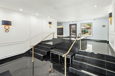 1121 N Olive Dr unit 209, West Hollywood, CA 90069 - photo 3