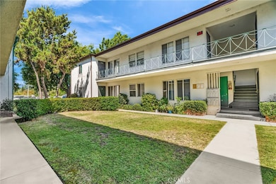 5828 Whitsett Ave, Valley Village, CA 91607 - photo 2