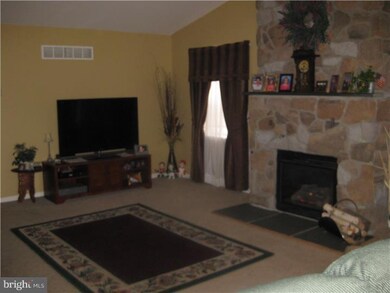 189 W Harmony Dr, Pottstown, PA 19464 - photo 2