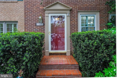 7958 Hidden Bridge Dr, Springfield, VA 22153 - photo 4