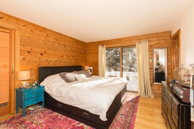 29-Holand-Hills-2ndBed