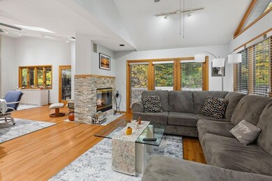 06_9785WekoDrive_2038_LivingRoom_LowRes