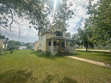 200 1st St E, Velva, ND 58790 - photo 3