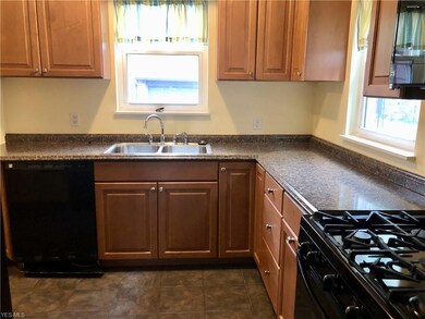 3581 Berkeley Rd, Cleveland, OH 44118 - photo 2