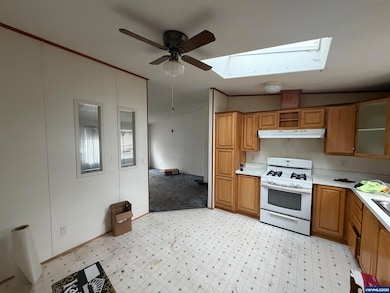 252 NW 20th St, Newport, OR 97365 - photo 3