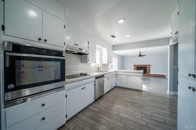 457 W Deodar Ln, Lemoore, CA 93245 - photo 7