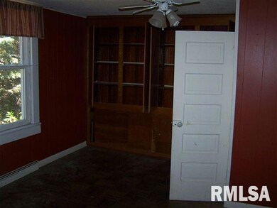 930 Pulaski St, Lincoln, IL 62656 - photo 5