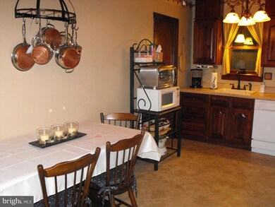 58 N Railroad Ave, New Holland, PA 17557 - photo 6