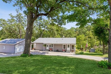 108 Walnut Dr, Newton, IA 50208 - photo 2
