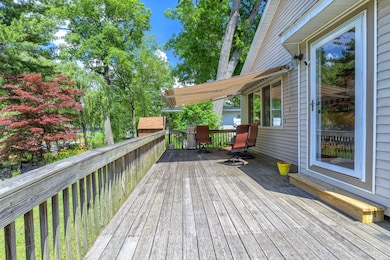 Oak_St_22770-3