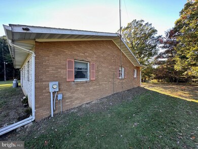 634 Pious Ridge Rd, Berkeley Springs, WV 25411 - photo 5