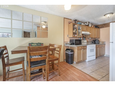 Driftwood Village unit 27, Springfield, OR 97477 - photo 4