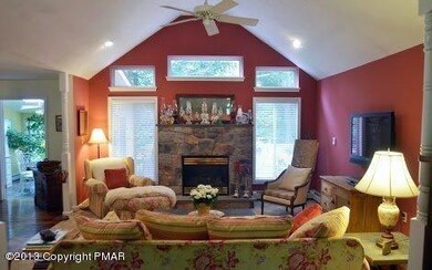 305 Meadowbrook Ct, Pocono Pines, PA 18350 - photo 4