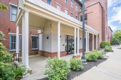 Island Terrace unit 117, Saco, ME 04072 - photo 5