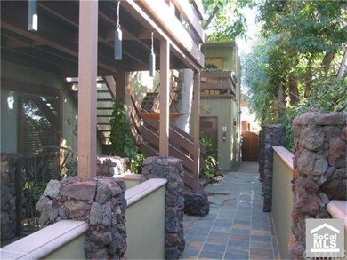 Walkway to upper back unit